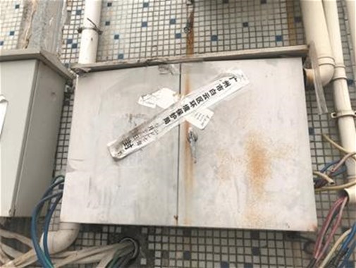 化妝品廠偷偷排放廢水被查后，斷水?dāng)嚯娺€能繼續(xù)開工？